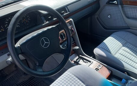 Mercedes-Benz E-Класс, 1994 год, 170 000 рублей, 3 фотография