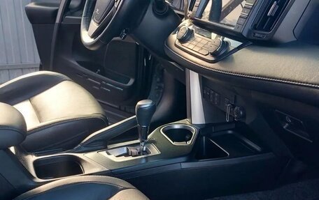 Toyota RAV4, 2017 год, 3 200 000 рублей, 4 фотография