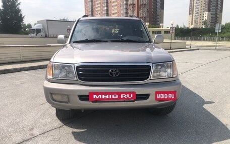 Toyota Land Cruiser 100 рестайлинг 2, 2002 год, 1 950 000 рублей, 2 фотография