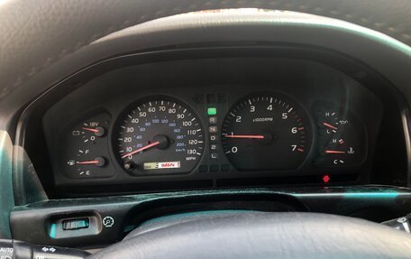 Toyota Land Cruiser 100 рестайлинг 2, 2002 год, 1 950 000 рублей, 7 фотография