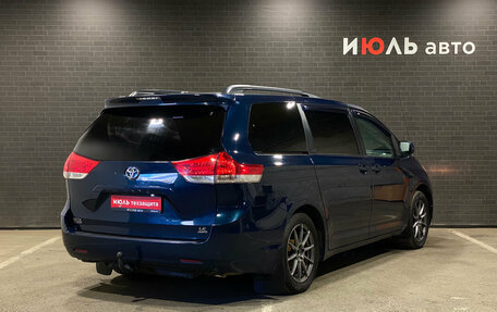 Toyota Sienna III, 2011 год, 1 990 000 рублей, 5 фотография