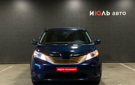 Toyota Sienna III, 2011 год, 1 990 000 рублей, 2 фотография