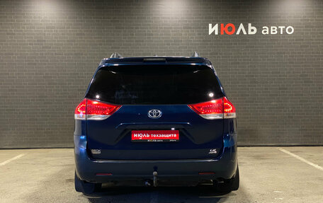 Toyota Sienna III, 2011 год, 1 990 000 рублей, 6 фотография