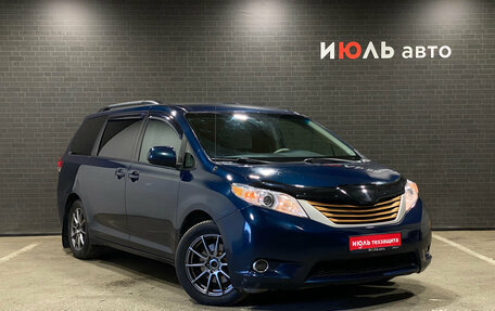 Toyota Sienna III, 2011 год, 1 990 000 рублей, 3 фотография
