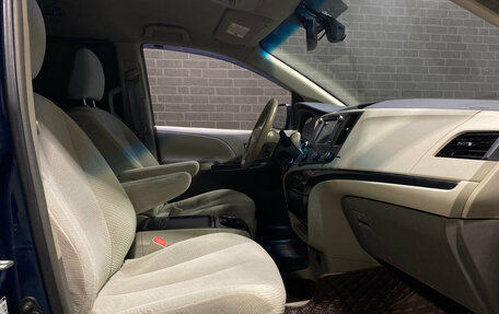 Toyota Sienna III, 2011 год, 1 990 000 рублей, 7 фотография