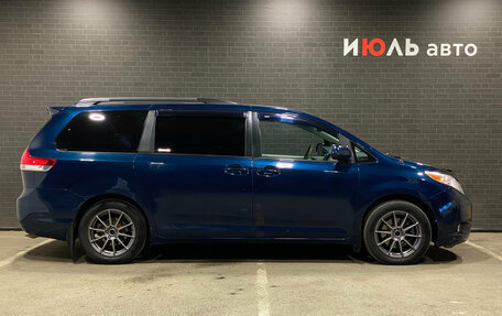 Toyota Sienna III, 2011 год, 1 990 000 рублей, 4 фотография