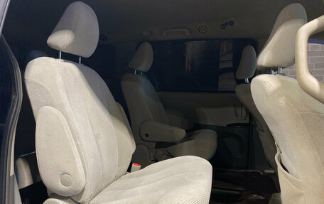 Toyota Sienna III, 2011 год, 1 990 000 рублей, 8 фотография