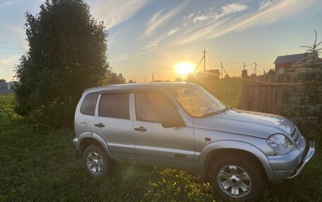 Chevrolet Niva I рестайлинг, 2004 год, 380 000 рублей, 2 фотография