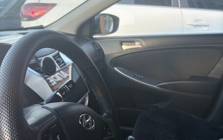 Hyundai Solaris II рестайлинг, 2015 год, 650 000 рублей, 9 фотография