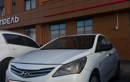 Hyundai Solaris II рестайлинг, 2015 год, 650 000 рублей, 2 фотография