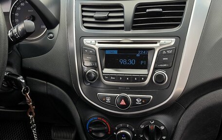 Hyundai Solaris II рестайлинг, 2015 год, 980 000 рублей, 9 фотография