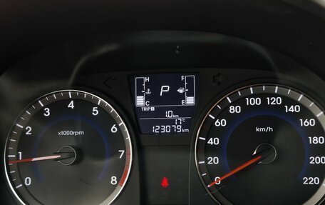Hyundai Solaris II рестайлинг, 2015 год, 980 000 рублей, 11 фотография