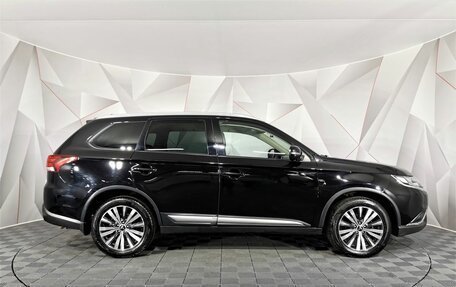 Mitsubishi Outlander III рестайлинг 3, 2019 год, 1 535 150 рублей, 5 фотография