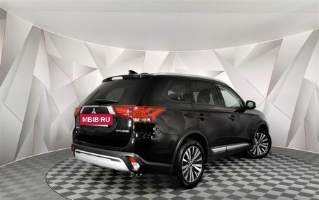 Mitsubishi Outlander III рестайлинг 3, 2019 год, 1 535 150 рублей, 2 фотография