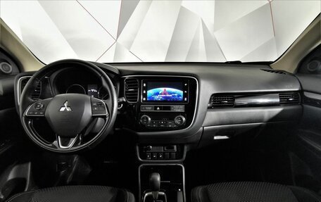 Mitsubishi Outlander III рестайлинг 3, 2019 год, 1 535 150 рублей, 12 фотография