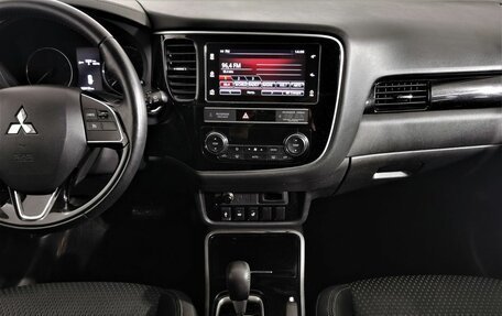 Mitsubishi Outlander III рестайлинг 3, 2019 год, 1 535 150 рублей, 13 фотография