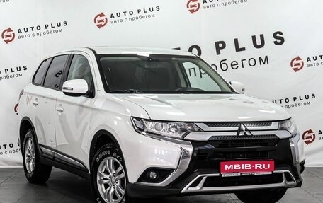 Mitsubishi Outlander III рестайлинг 3, 2019 год, 1 979 000 рублей, 1 фотография