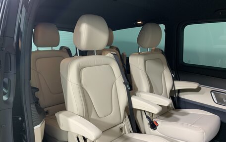Mercedes-Benz V-Класс, 2024 год, 15 100 000 рублей, 35 фотография