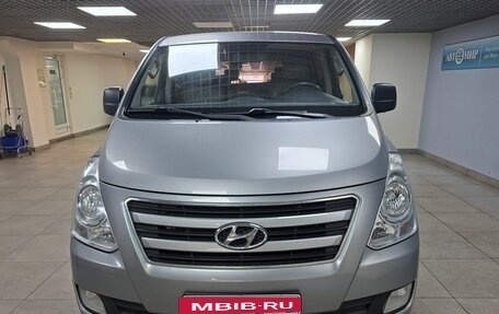 Hyundai Grand Starex Grand Starex I рестайлинг 2, 2018 год, 2 400 000 рублей, 2 фотография