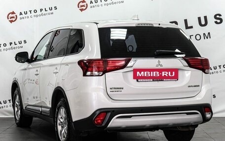 Mitsubishi Outlander III рестайлинг 3, 2019 год, 1 979 000 рублей, 2 фотография