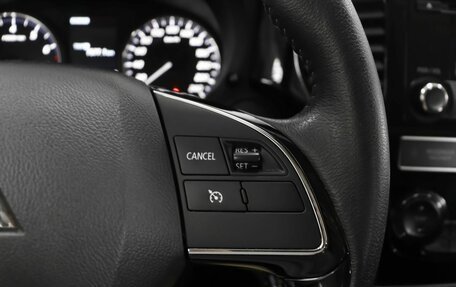 Mitsubishi Outlander III рестайлинг 3, 2019 год, 1 979 000 рублей, 14 фотография
