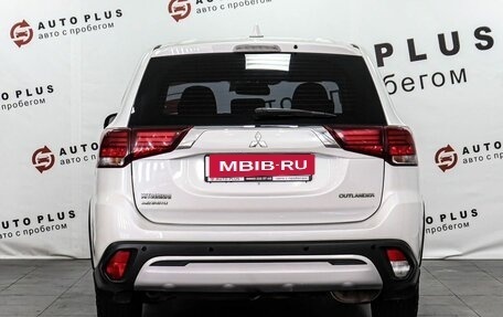 Mitsubishi Outlander III рестайлинг 3, 2019 год, 1 979 000 рублей, 4 фотография