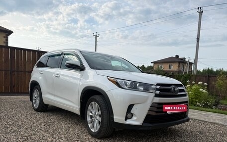 Toyota Highlander III, 2019 год, 3 500 000 рублей, 2 фотография