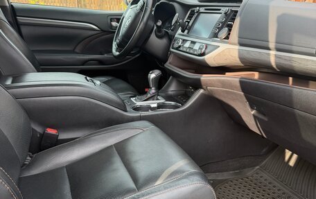 Toyota Highlander III, 2019 год, 3 500 000 рублей, 8 фотография