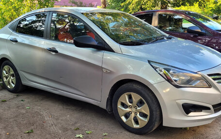 Hyundai Solaris II рестайлинг, 2015 год, 780 000 рублей, 2 фотография