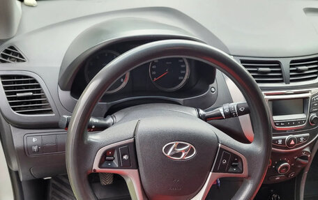 Hyundai Solaris II рестайлинг, 2015 год, 780 000 рублей, 11 фотография