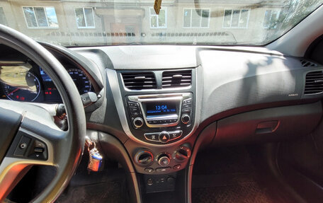 Hyundai Solaris II рестайлинг, 2015 год, 780 000 рублей, 6 фотография