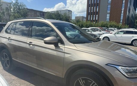 Volkswagen Tiguan II, 2021 год, 2 250 000 рублей, 2 фотография