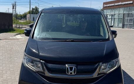 Honda Stepwgn IV, 2017 год, 2 050 000 рублей, 5 фотография