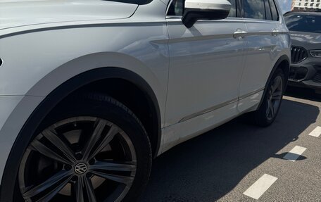 Volkswagen Tiguan II, 2019 год, 3 600 000 рублей, 3 фотография
