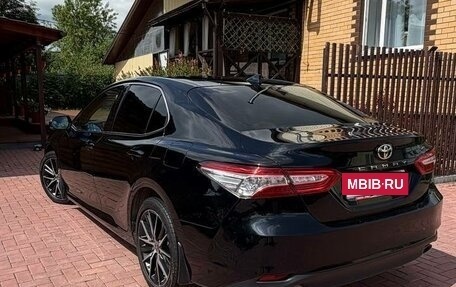 Toyota Camry, 2021 год, 2 950 000 рублей, 2 фотография