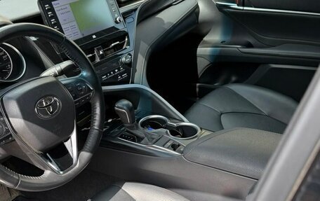Toyota Camry, 2021 год, 2 950 000 рублей, 5 фотография