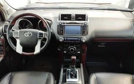 Toyota Land Cruiser Prado 150 рестайлинг 2, 2016 год, 4 000 000 рублей, 9 фотография