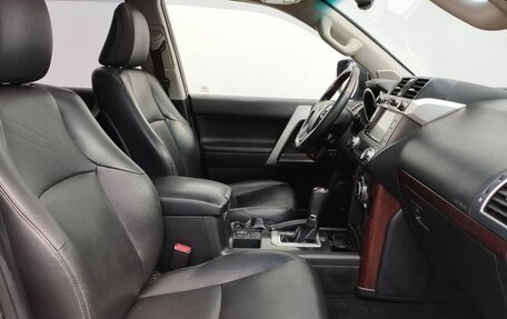 Toyota Land Cruiser Prado 150 рестайлинг 2, 2016 год, 4 000 000 рублей, 10 фотография