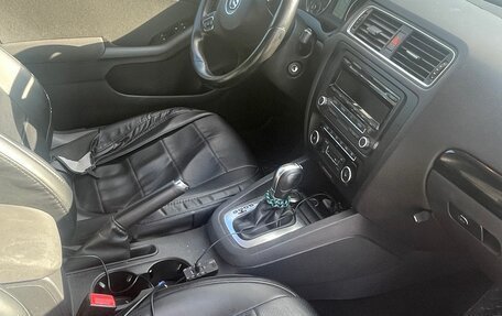 Volkswagen Jetta VI, 2012 год, 900 000 рублей, 8 фотография