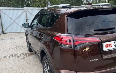 Toyota RAV4, 2017 год, 2 400 000 рублей, 3 фотография