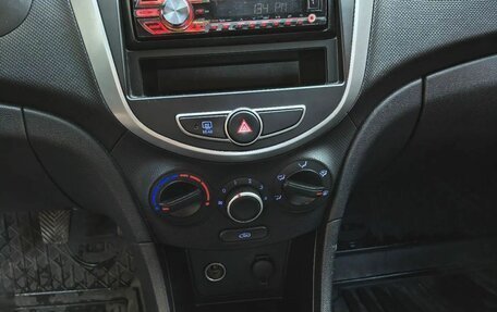 Hyundai Solaris II рестайлинг, 2013 год, 465 000 рублей, 11 фотография