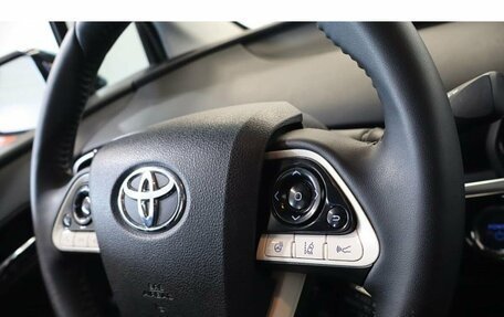 Toyota Prius IV XW50, 2017 год, 1 937 900 рублей, 8 фотография