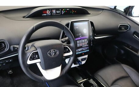Toyota Prius IV XW50, 2017 год, 1 937 900 рублей, 6 фотография
