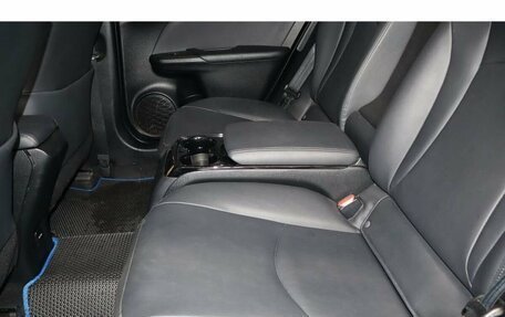 Toyota Prius IV XW50, 2017 год, 1 937 900 рублей, 7 фотография
