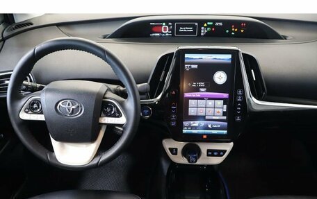 Toyota Prius IV XW50, 2017 год, 1 937 900 рублей, 9 фотография