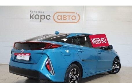 Toyota Prius IV XW50, 2017 год, 1 937 900 рублей, 3 фотография