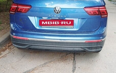 Volkswagen Tiguan II, 2021 год, 1 800 000 рублей, 2 фотография