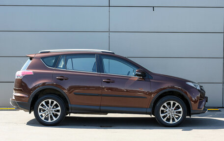Toyota RAV4, 2017 год, 2 549 000 рублей, 5 фотография