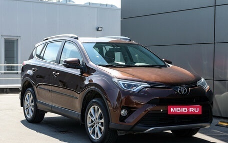 Toyota RAV4, 2017 год, 2 549 000 рублей, 4 фотография