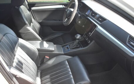 Skoda Superb III рестайлинг, 2018 год, 1 780 000 рублей, 10 фотография